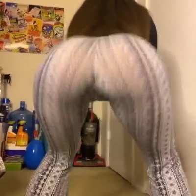 Flare pants twerk
