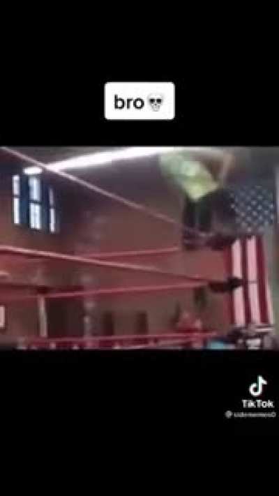 Wresting move fail.