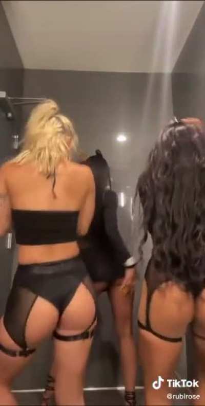 there’s never too much 🍑