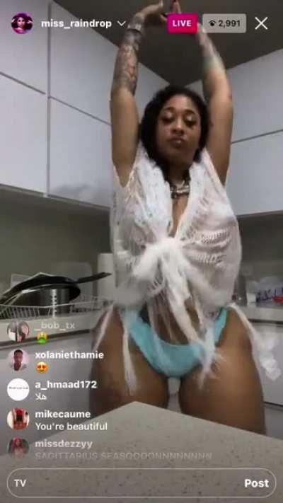 IG live 11-30 dancing to M£gan