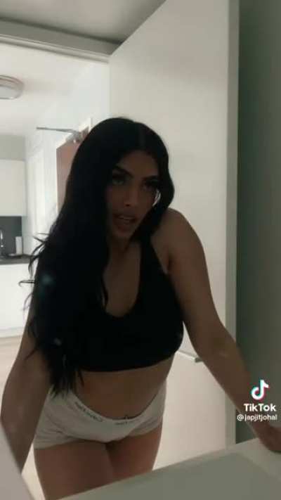 Brown bitch so fine