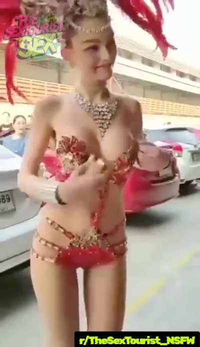 Lady Let’s Chinese Tourist Touch Her Pussy & Tits For Cash‼<wbr>️🤑🧧💰💴