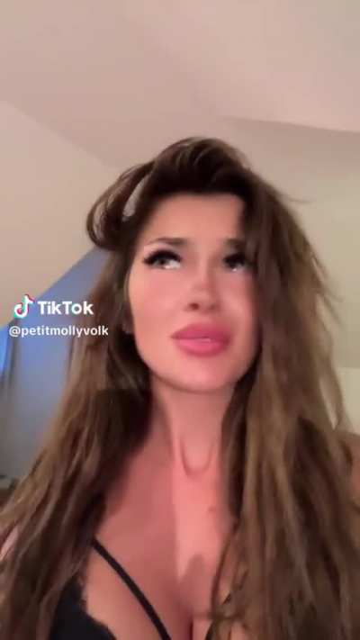 @petitmollyvolk