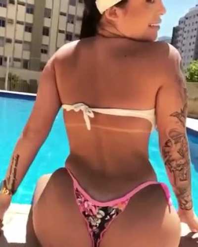 Letícia Vinhóz rabuda