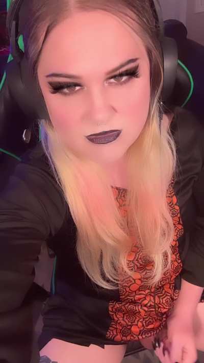 typical gamer girl in between matches?