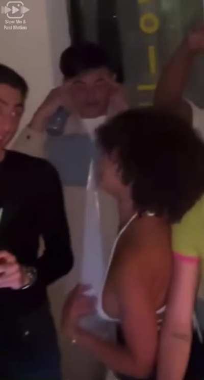 Ptnn les big boobs qu’elle a