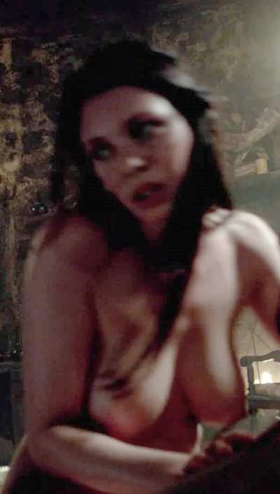 Jessica Parker Kennedy and Lise Slabber in Black Sails