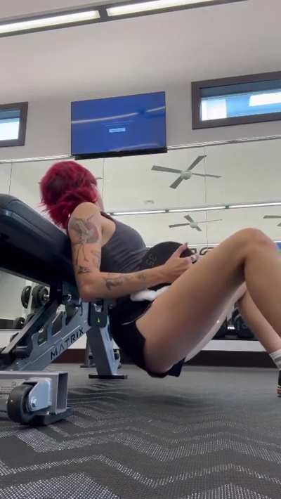 [F] working on my glutes today!