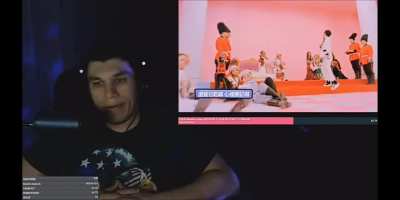 Streamer listens to K-Pop