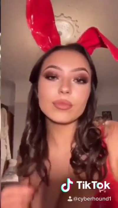 Her boobs 🤯