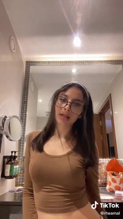 Cutie with specs