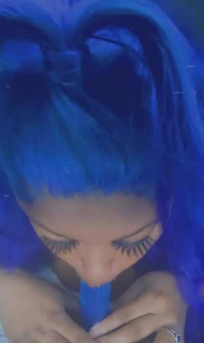 Sucking dildo 😍
