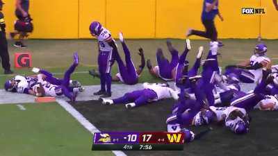 [Highlight] Vikings play bowling.