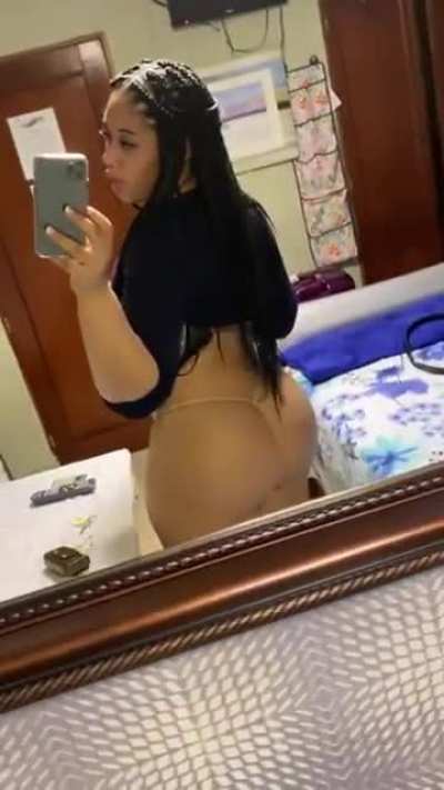 Godddamn she thiccc