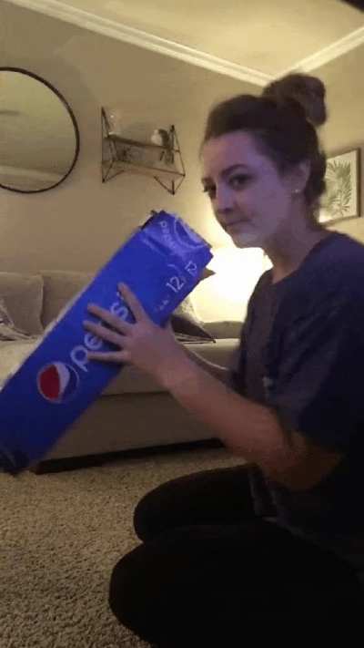 WoMAn iS bRUtAllY aTTaCkED bY vIcIOUs bIG cAt