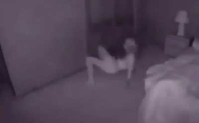 Então é por isso que do lado da minha cama sempre faz um barulho 🤔