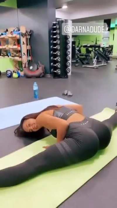 Dara twerking
