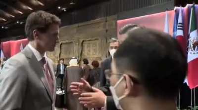 Xi Jinping scolding Canadian Prime Minister Trudeau during the G20 conference: 