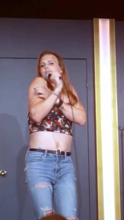 Trans comedian jokes about voice training 😆