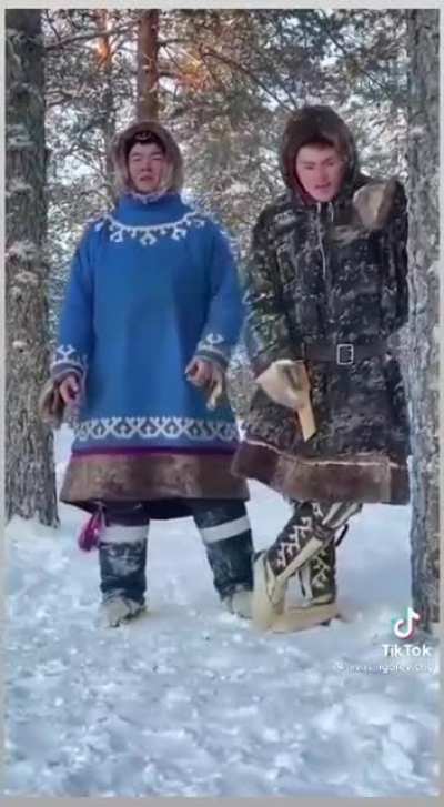 Патри<wbr>оты России выучили стих Есени<wbr>на.
