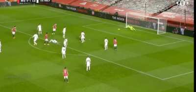 Rashford doing Rashford things with the Leeds defense.