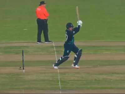 Marais Erasmus real life shitposting in after Illingworth won Best Umpire Award