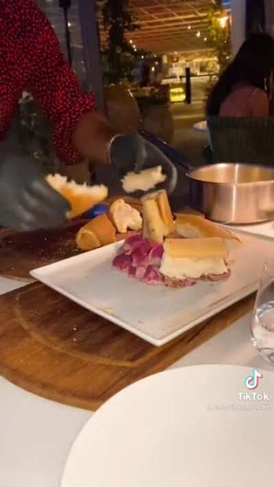 Meat fondue with shitty bread