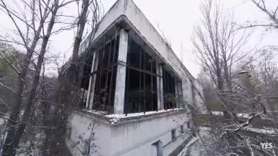 To some, it’s the Erangel school pool. But in 1986, it was a pool in a town called Pripyat that was abandoned in 1986 after the Chernobyl disaster that took place 2 miles away.