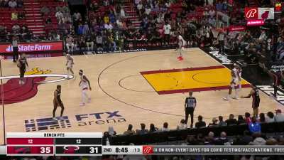 [Highlight] Coach Spo shoves Herro into position to set up the play. Herro then finishes the play with the drive to the basket!