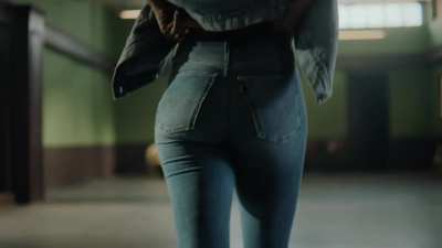 SLOW MOTION: Deepika Padukone’s ass in tight jeans!