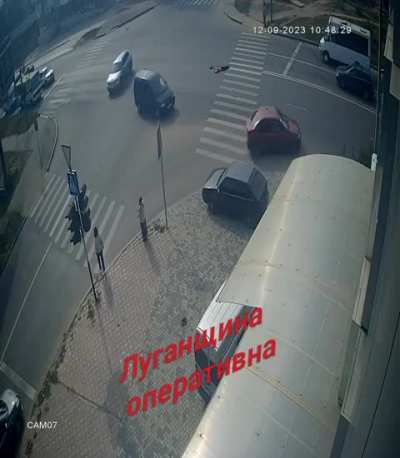 Lugansk, temporarily occupied, live in the Russian world. Z tanker hit a pedestrian at a crossing and drove away calmly. Another Z truck did the same, no response. People act like nothing happened. 9 years of occupation show dangerous Russian disregard fo