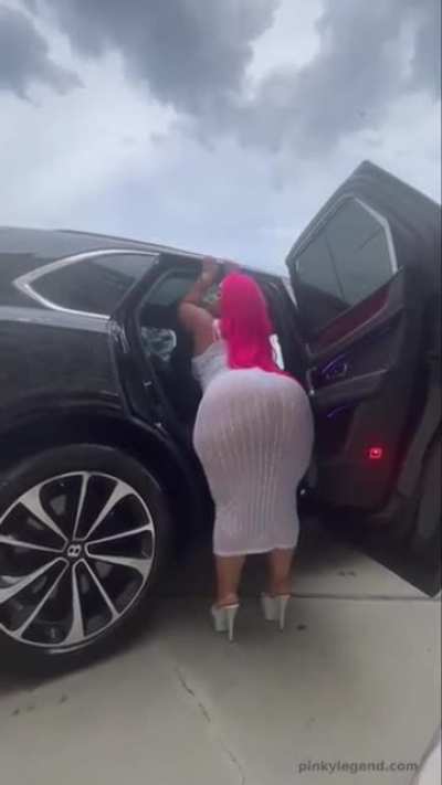 Big booty pinky