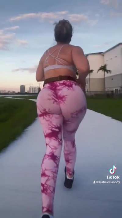 @leah<wbr>lucci<wbr>ano69 working on fitness ð