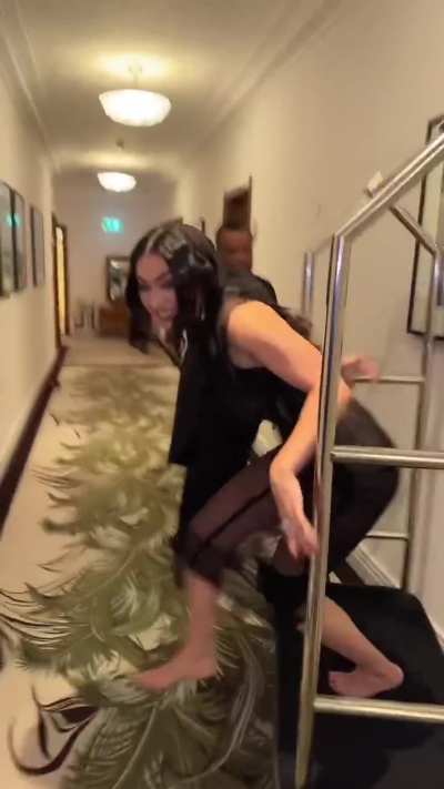 Chase her