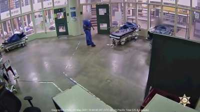 Inmate attacks LA Sheriff's Custody Assistant after she hands him toilet paper 5-5-2021