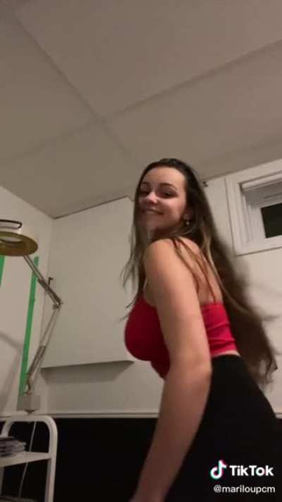 Busty little doll 🤤