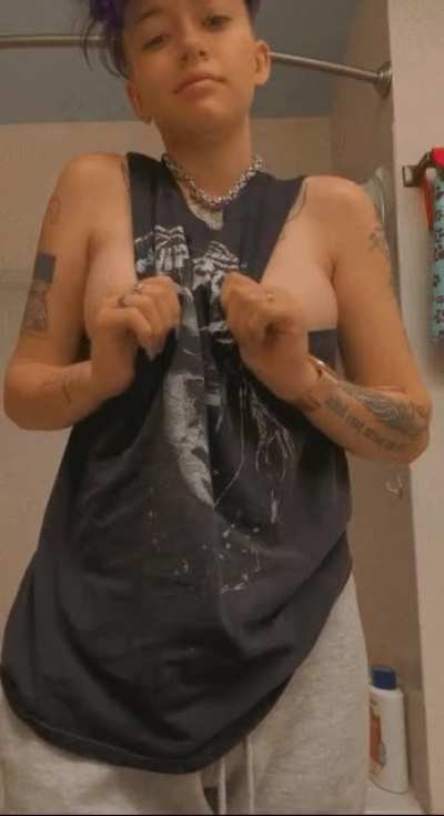 Your shirt fits on me though I think you’d fit better in me…