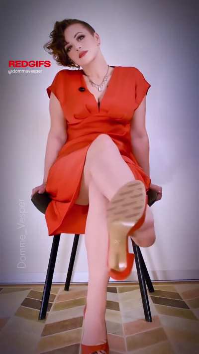Get mesmerized by the shoe dangle