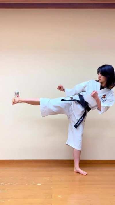 Perfect Kick & Balance!