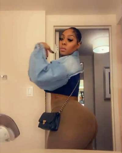 Showing off 🍑