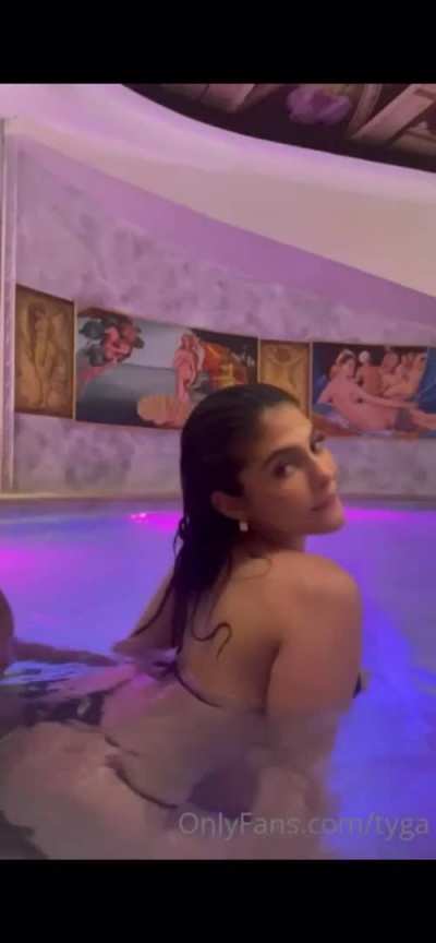 Hot AF 😍👅👅 Grab her updated content in comment