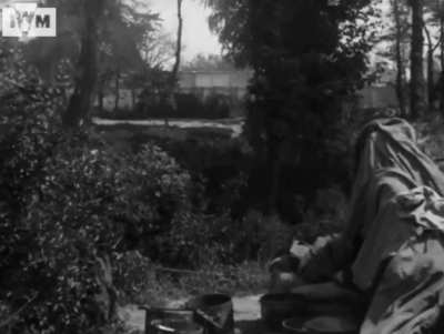 British gunners on the Western Front using the 12 Inch Railway Gun (305mm) to fire 340kg shells at enemy positions.  May 1918