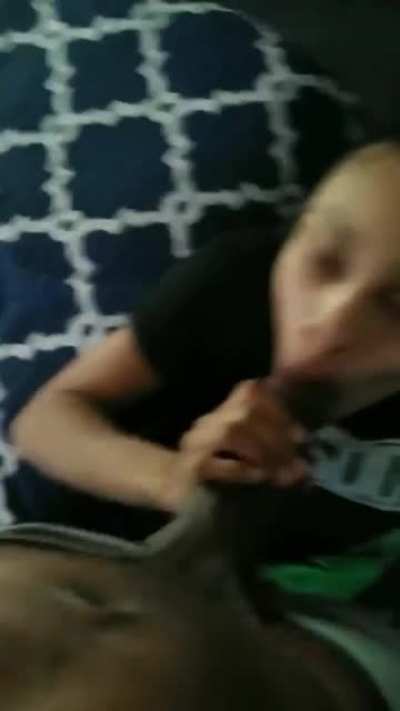 She’s really Sucking Dick🍆 wit her baby in the backg<wbr>round<wbr>?😳❓