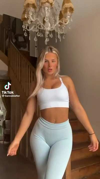 Looking juicy in g string and leggings