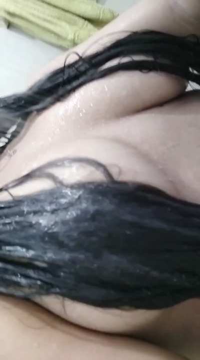 Um banho gostoso comigo, toparia? 💦🤭