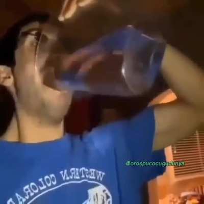 Anime kızlarını gerçek sananlar olur gibi