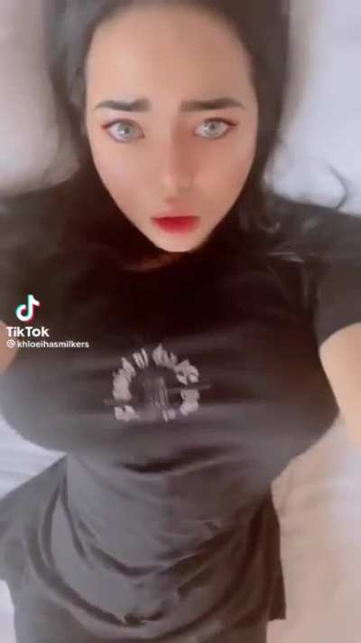 Boys she's actually craayy