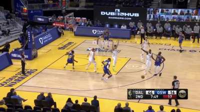 [Highlight] Draymond fumbles the ball out-of-bounds