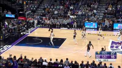 [Highlight] Buddy Hield with the buzzer beater to end the first quarter!