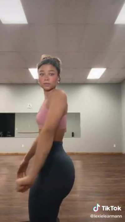 Wait for the turn around 🍑